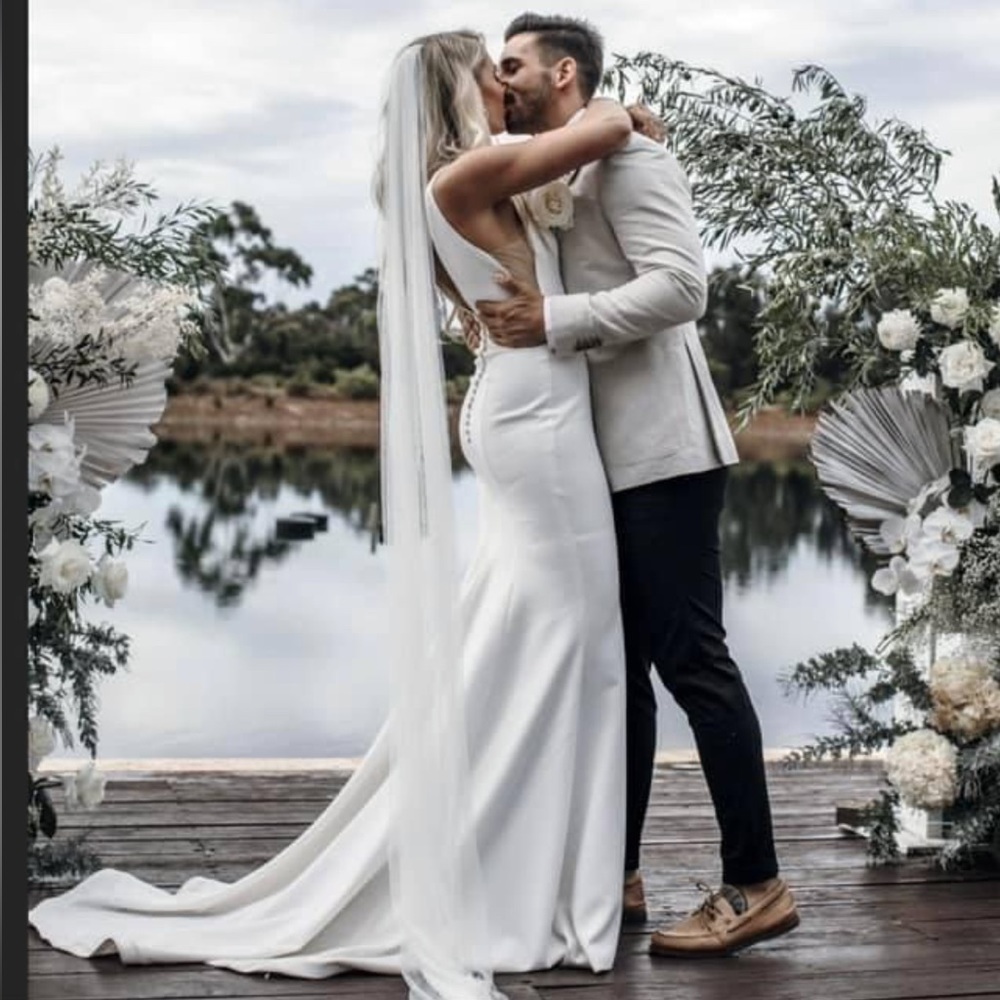 NWOT thin narrow slim sheer white wedding veil